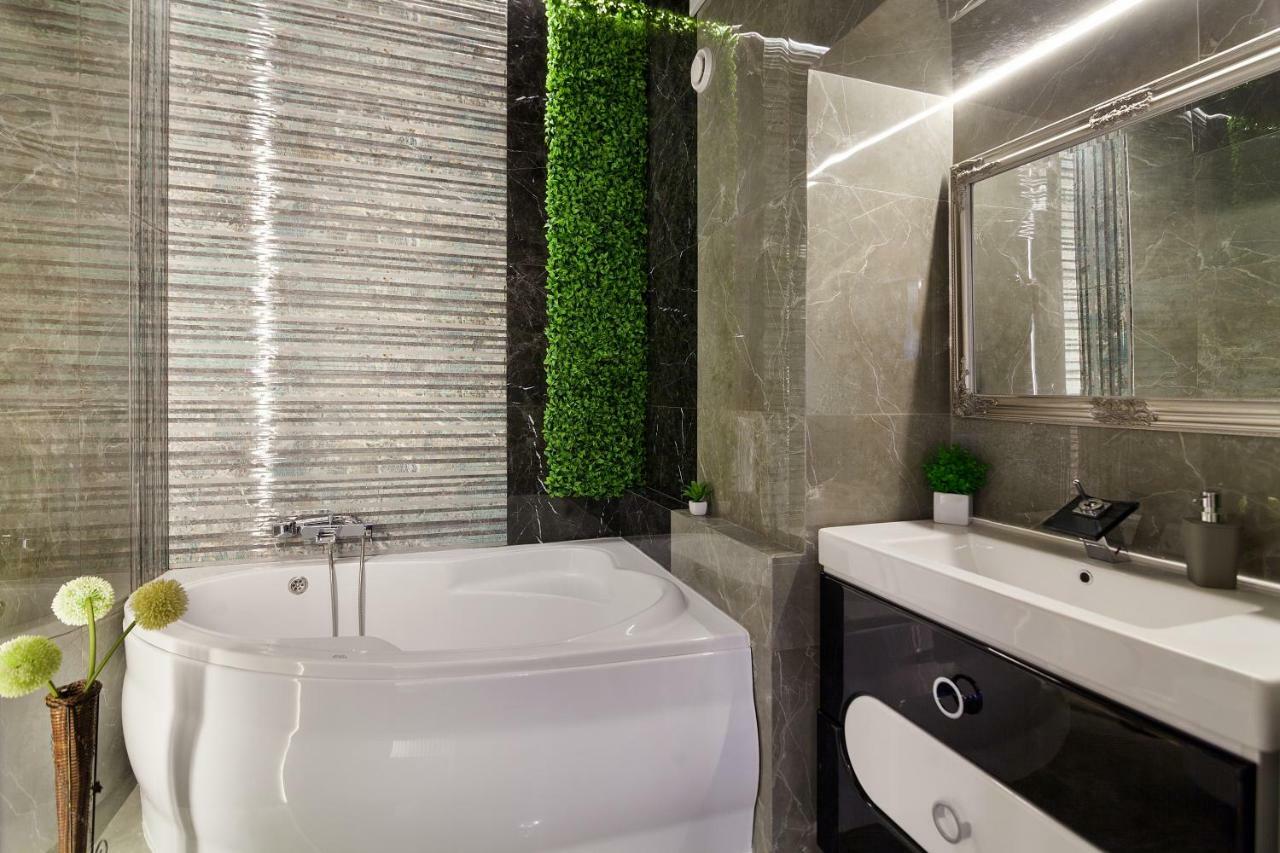 Delux Leopolli Apartments Near Shopping Mall Forum ลวีฟ ภายนอก รูปภาพ