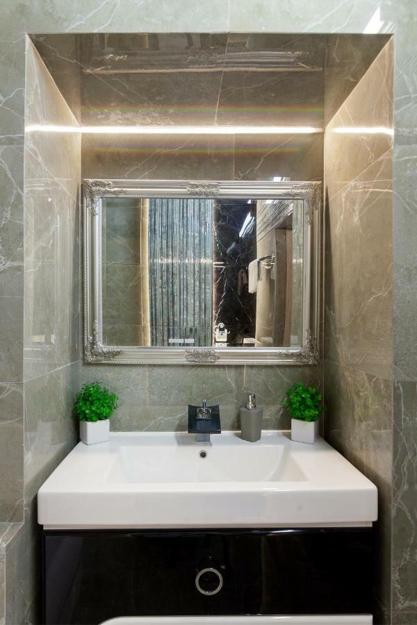 Delux Leopolli Apartments Near Shopping Mall Forum ลวีฟ ภายนอก รูปภาพ